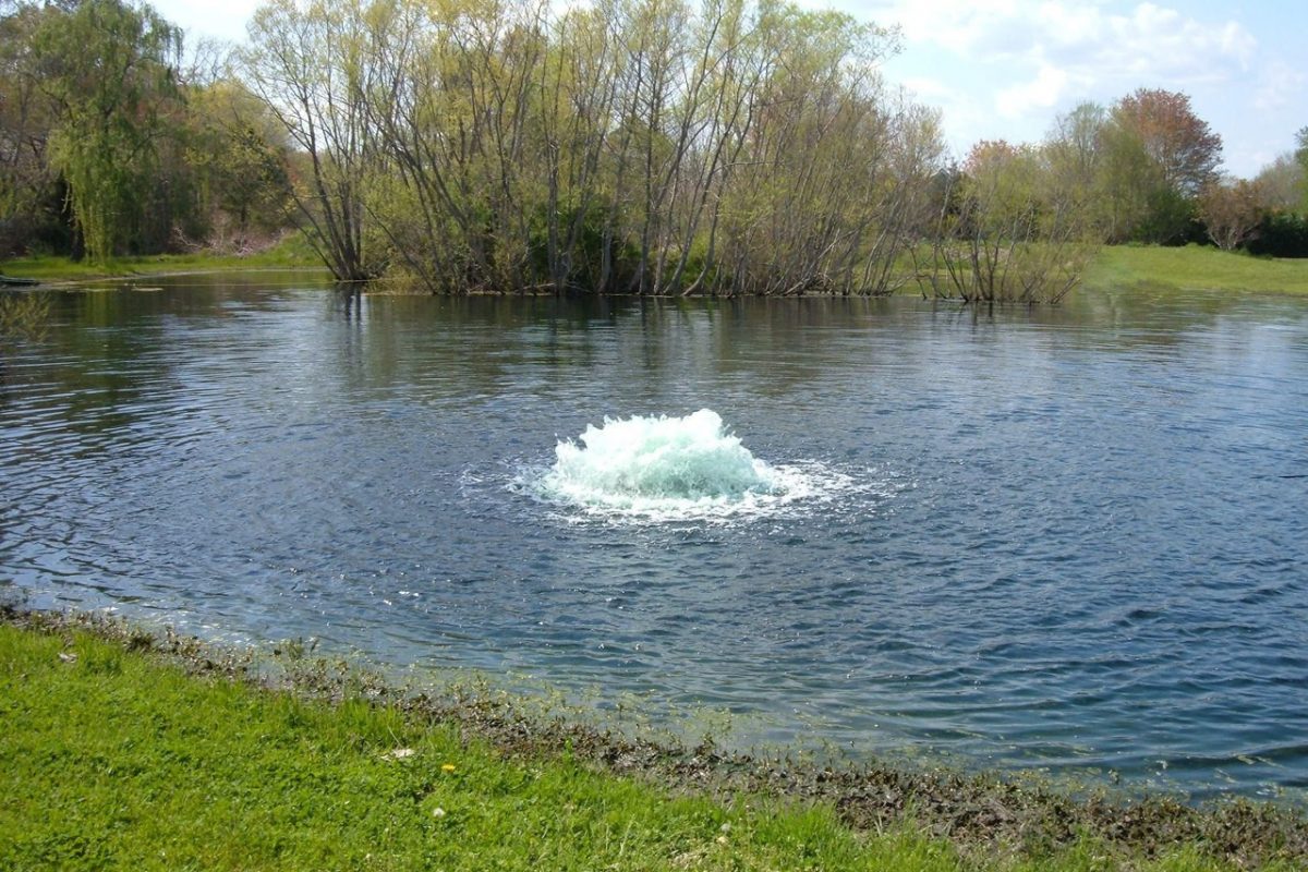 How Pond Aeration Keeps Your Pond From Looking Like the Reflecting Pool